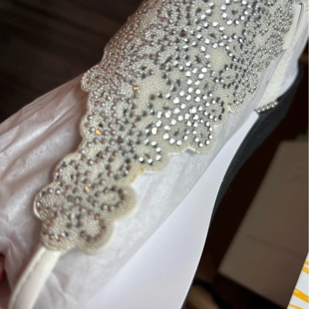 Cali yoga Skechers White and Black Sandals with Crystal Embellishments sz 8 - Picture 6 of 8